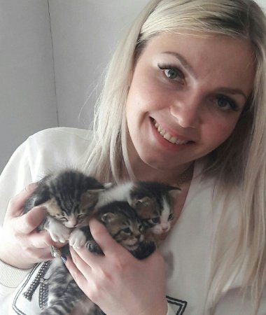 Yana, 37