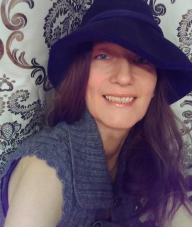 Valia, 47