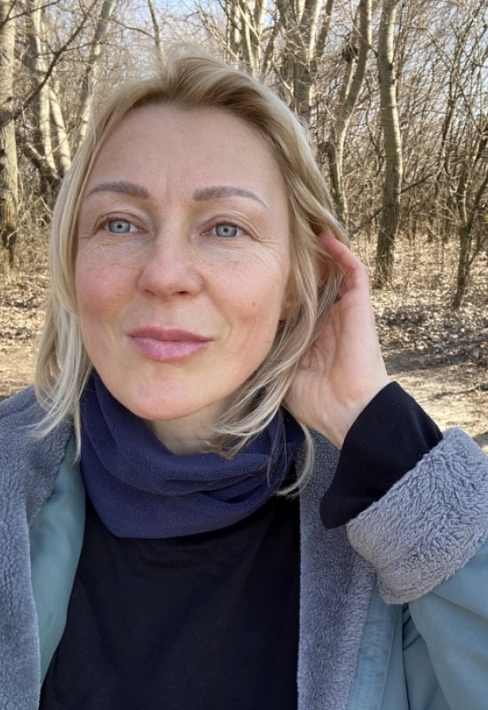 Alyona • 52 • Belgium