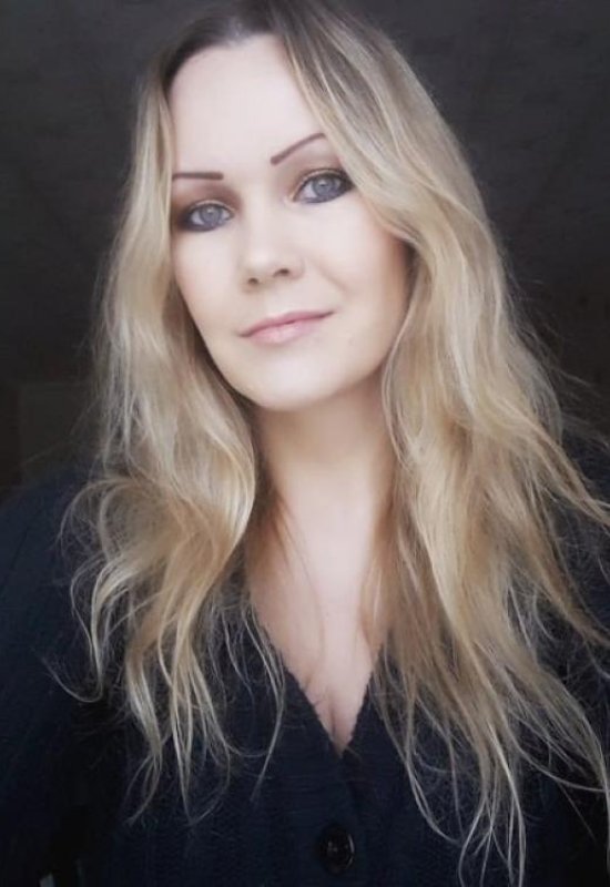 Iren • 48 • Germany