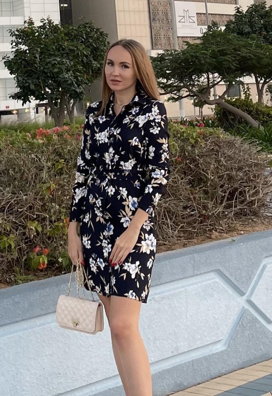 Katerina • 34 • France