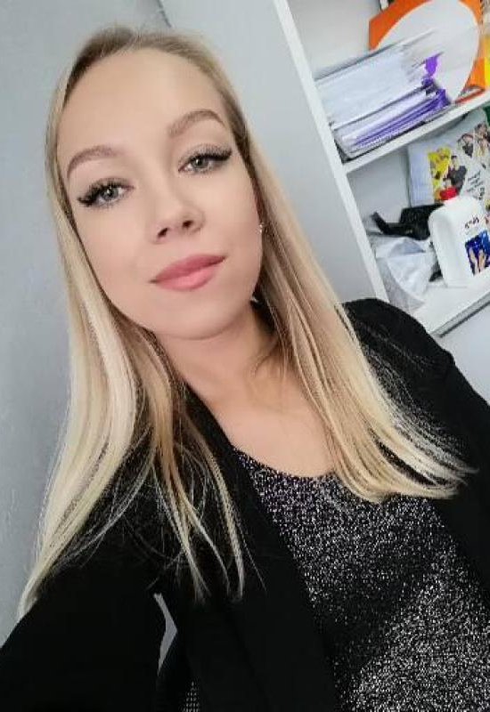 Anna • 34 • Russia