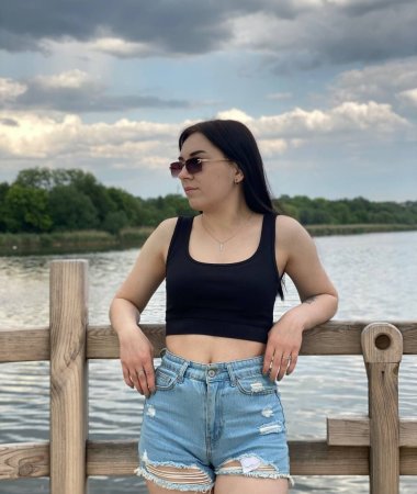 Anna, 26
