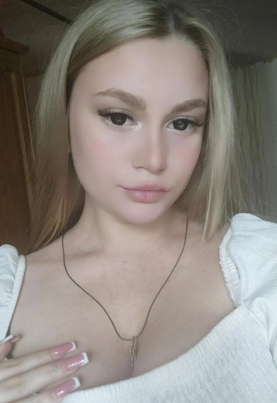 Elena • 28 • Ukraine
