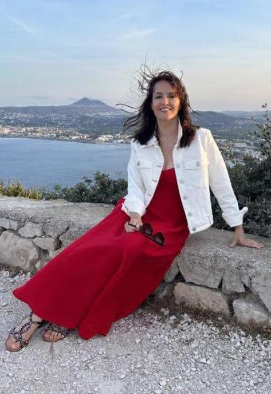 Julia • 47 • Ukraine