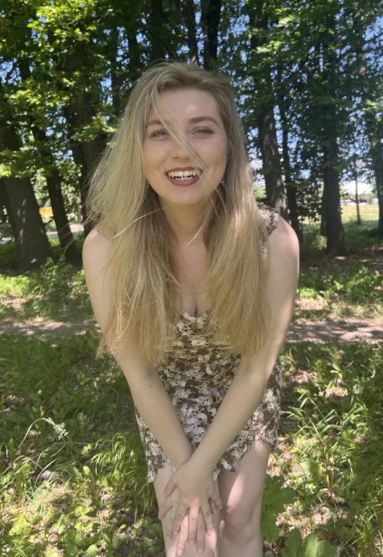 Julia • 39 • Ukraine