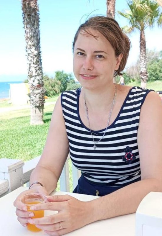 Yulia • 39 • France