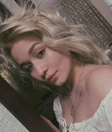 Milana, 24