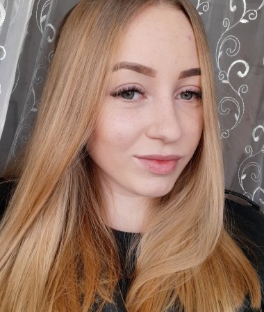 Veronika, 23