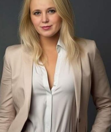 Natalia, 43
