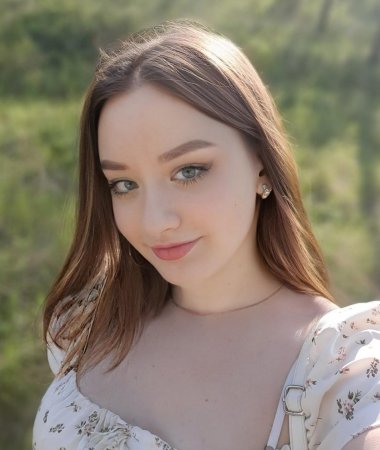 Natalia, 22