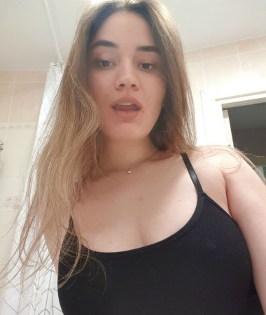 Daniela, 26
