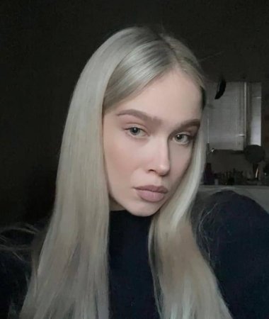 Sofia, 24