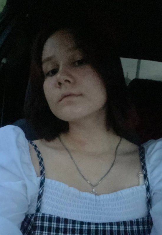 Anna • 21 • Russie