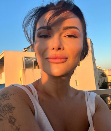 Tanya, 40