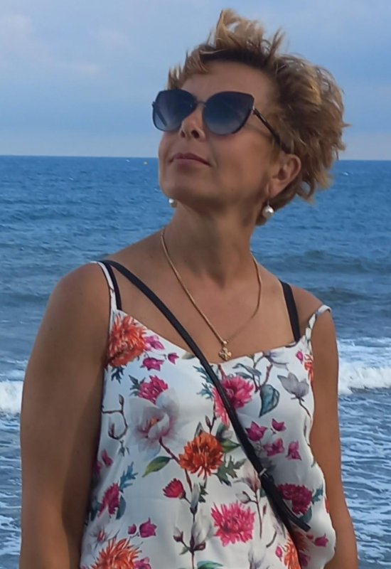 Elena • 50 • Ukraine 🇺🇦