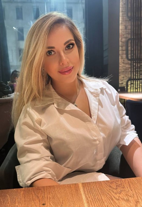 Yulia • 38 • Ukraine