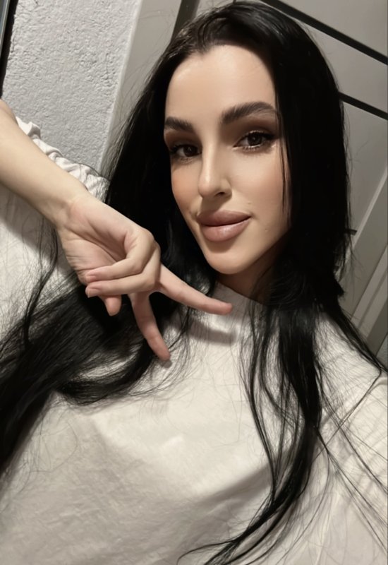 Elmira • 22 • Ukraine