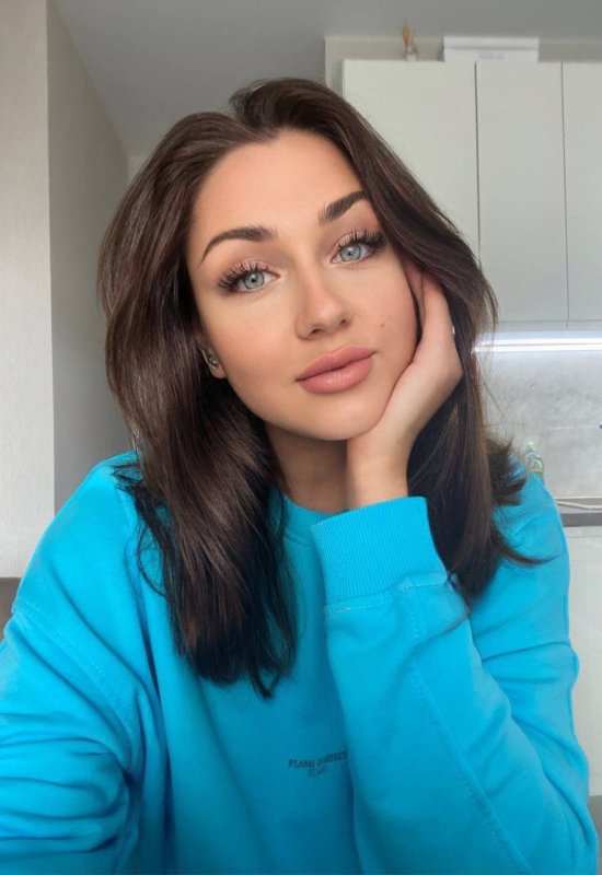 Anastasia • 34 • Україна