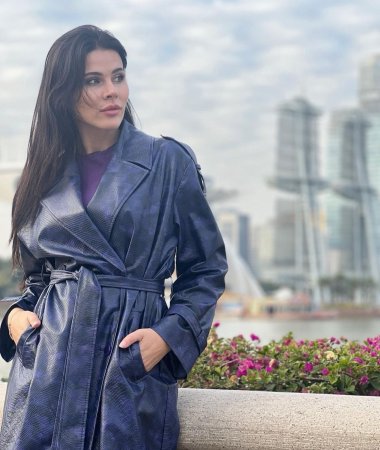 Yana, 39