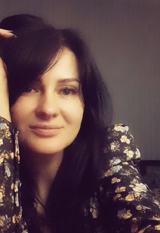 Yana • 44 • Ukraine