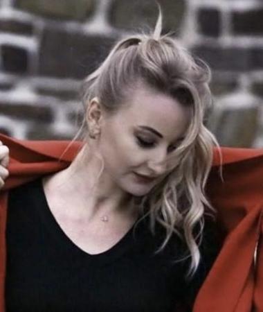 Lady, 40