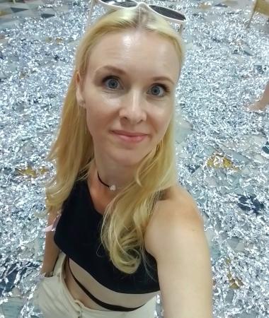 Julia , 39