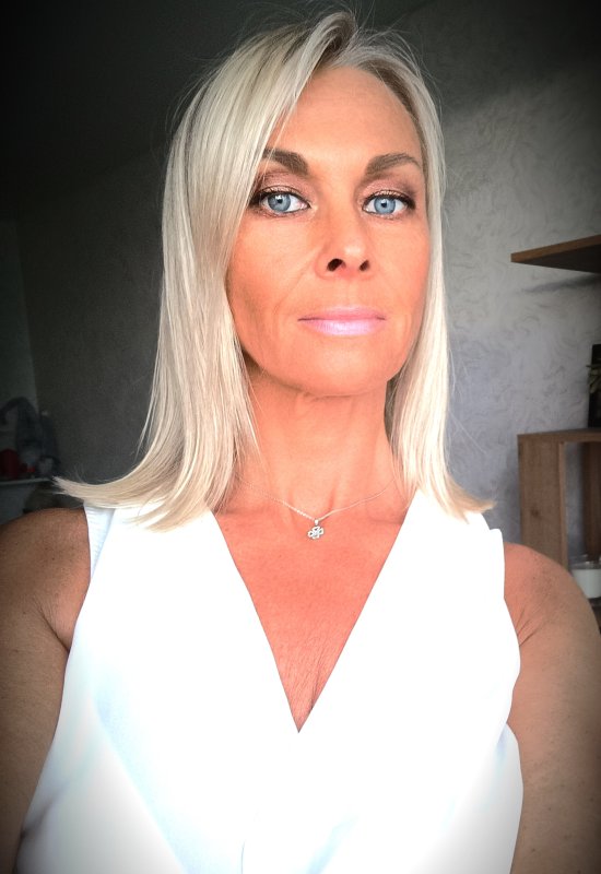 Olga • 50 • France