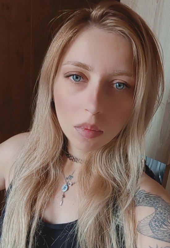 Karina • 35 • Russia
