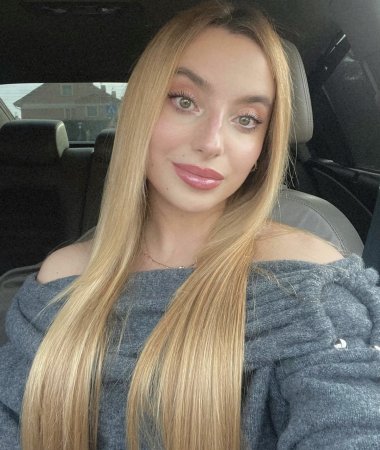 Julie, 41