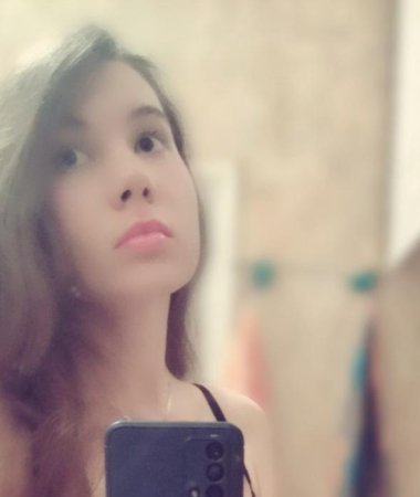 Nina, 21