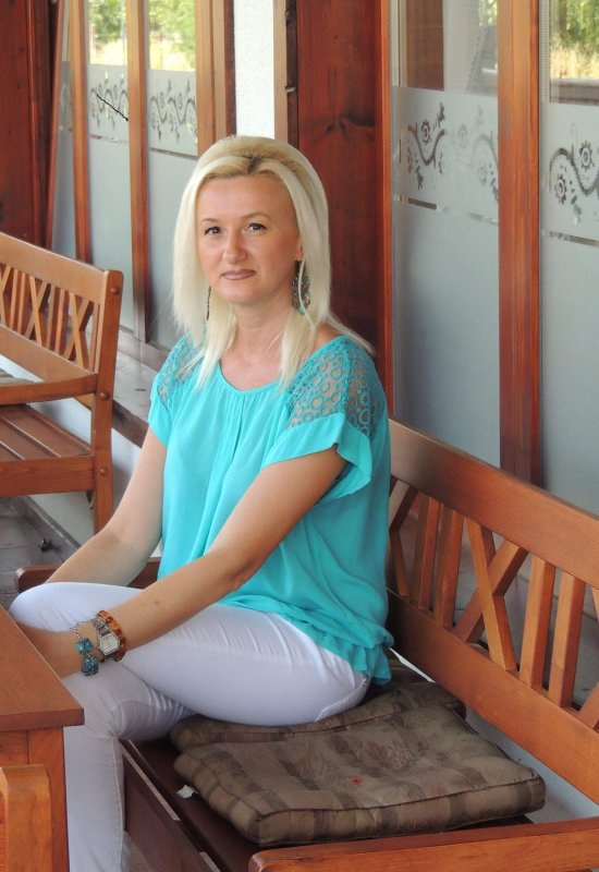Meli • 45 • Hungary