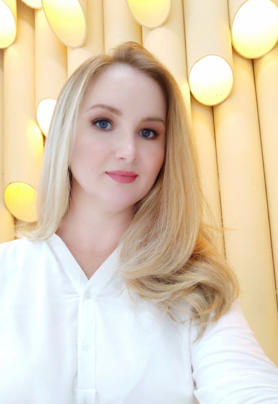 Anna • 46 • Germany