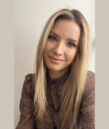 Ava, 36