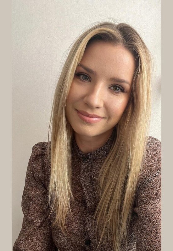 Ava • 36 • Germany