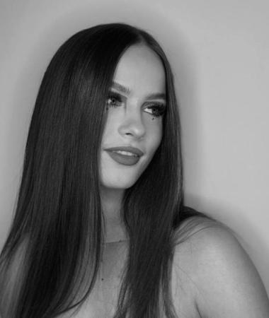 Milana, 20