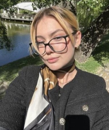 Amina, 33