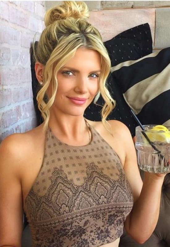 Oksana • 41 • Ukraine 🇺🇦