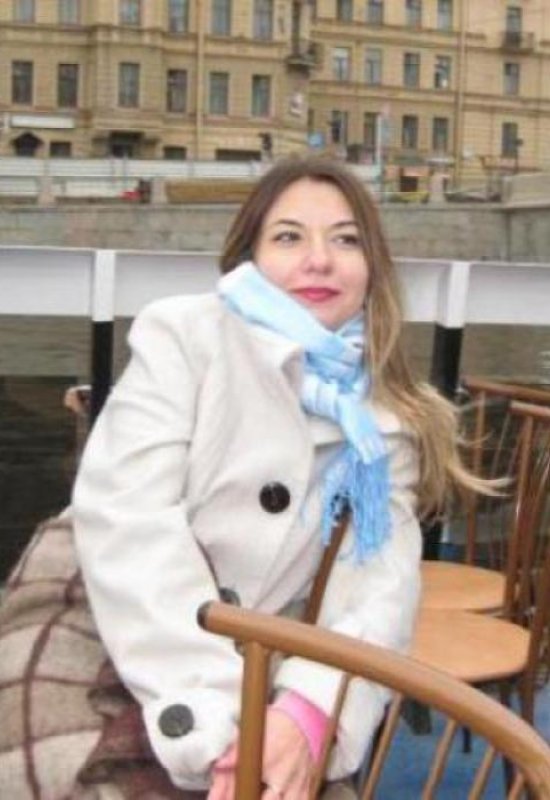 Lena • 49 • Russie