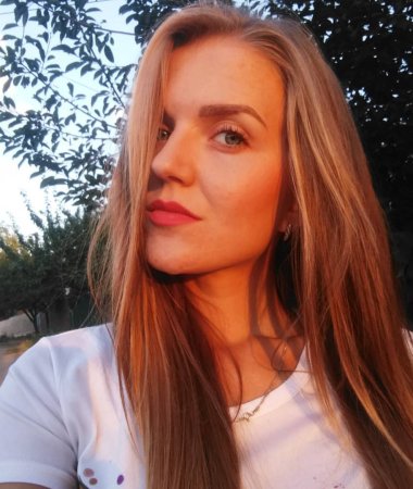 Yana, 38