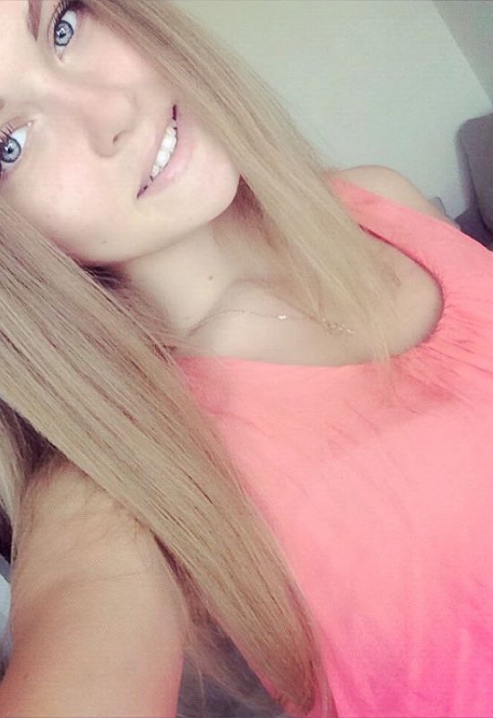 Elena • 42 • France