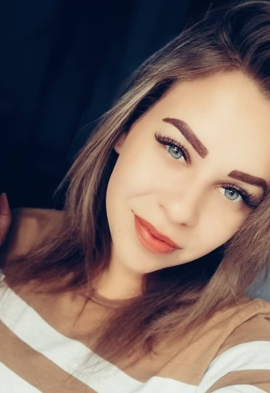 Oksana • 29 • Ukraine