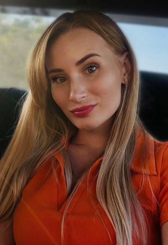 Iryna • 37 • Ukraine
