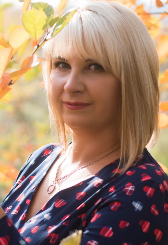 Elena • 50 • Ukraine 🇺🇦
