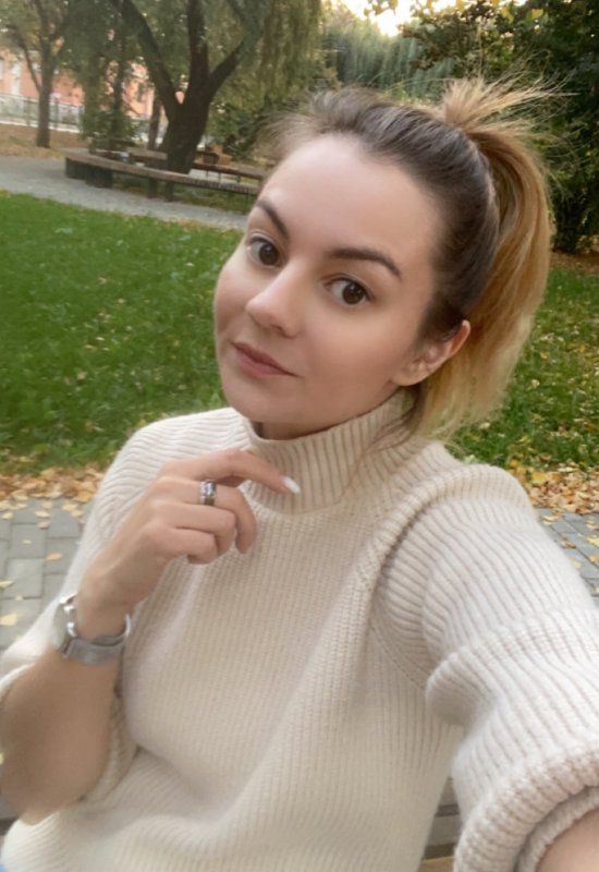 Anna • 34 • Russia