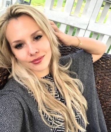 Valeria, 40