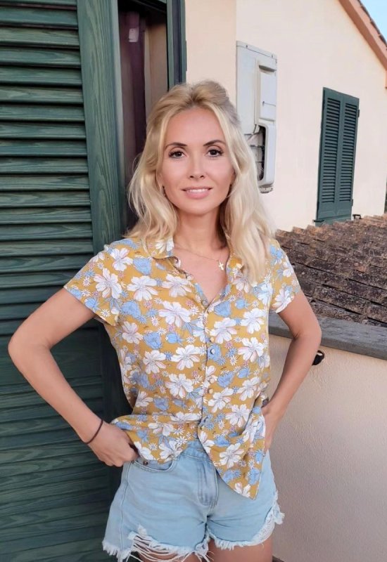 Oksana • 40 • Germany