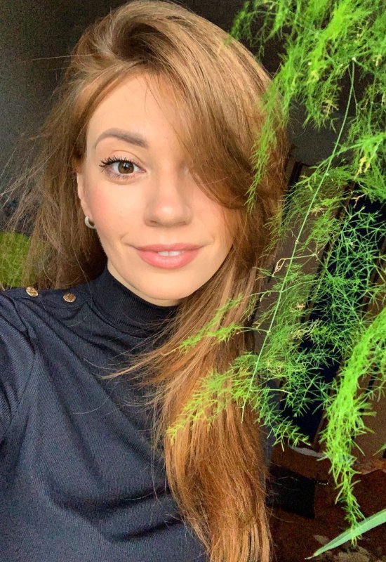 Anna • 37 • Франция