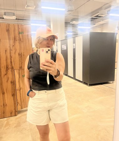 Anna, 49