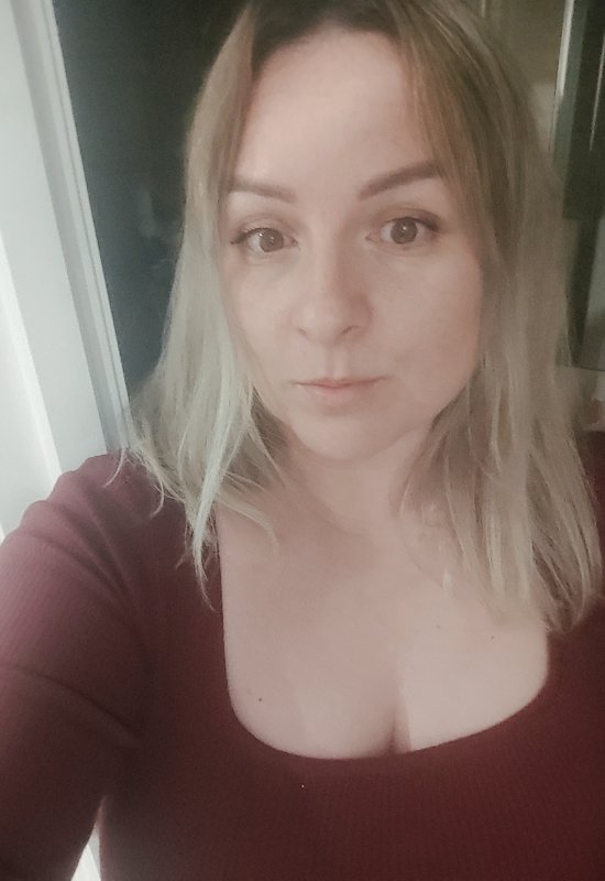 Julia • 38 • Poland